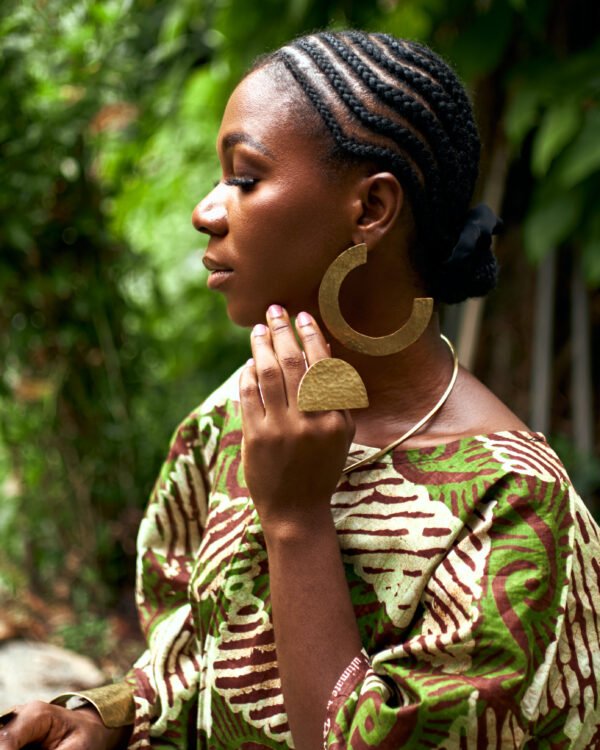 She walked into the room—grace in her step, fire in her eyes. Some women don’t speak loudly, but the world listens when they enter. Their presence is their power. Their elegance is effortless, their confidence—unshakable. That’s the story of the Zuri Earrings. Named after the Swahili word “Zuri”, meaning beautiful, these earrings are a tribute to beauty in all its forms—not just the polished surface, but the strength, softness, and stories that live beneath.